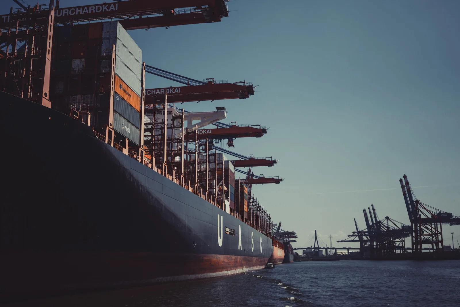 Container vessel alongside terminal cranes